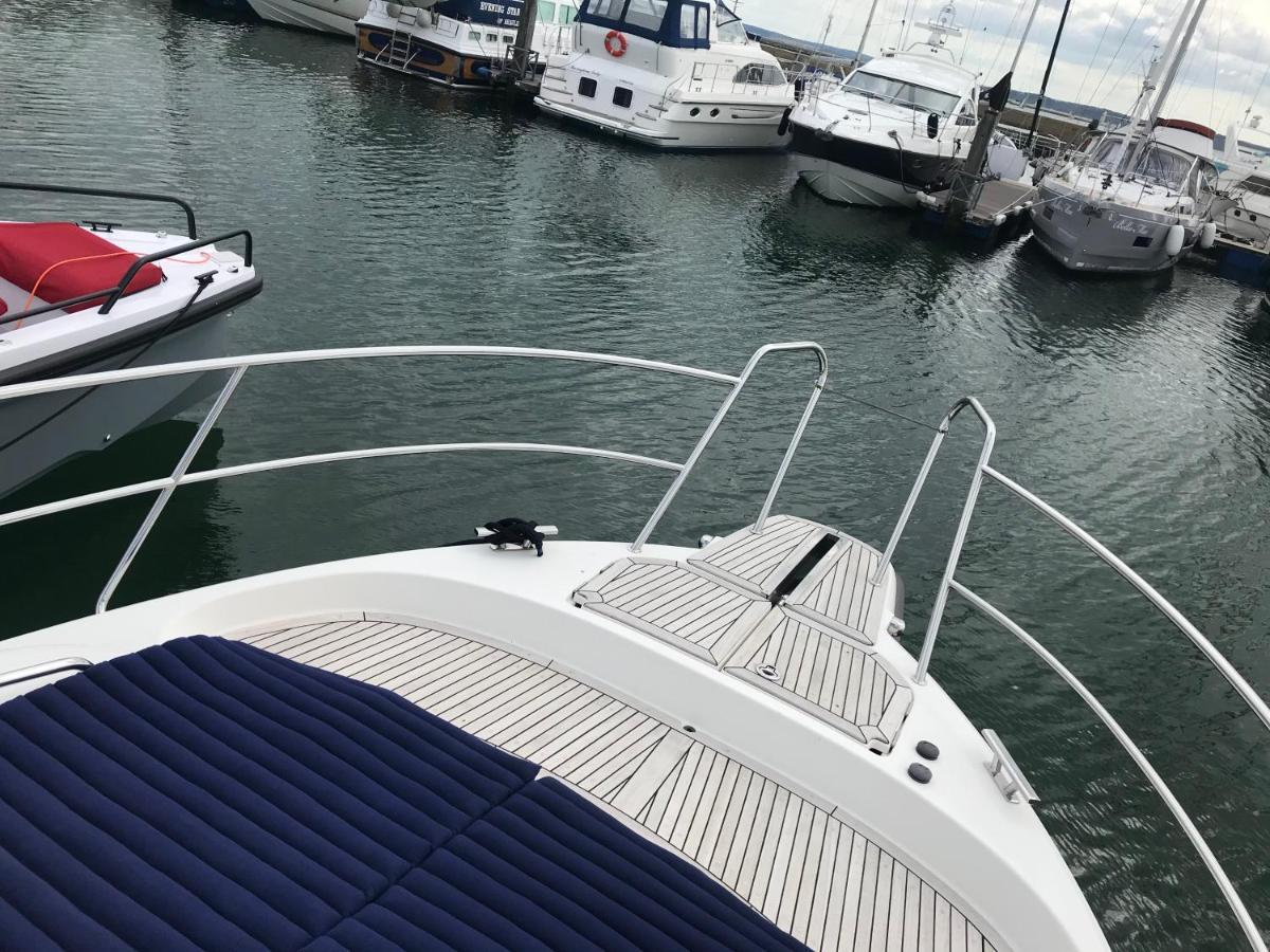 Hotel Adelphi B A Delightful 6 Berth Boat Lymington Exterior foto