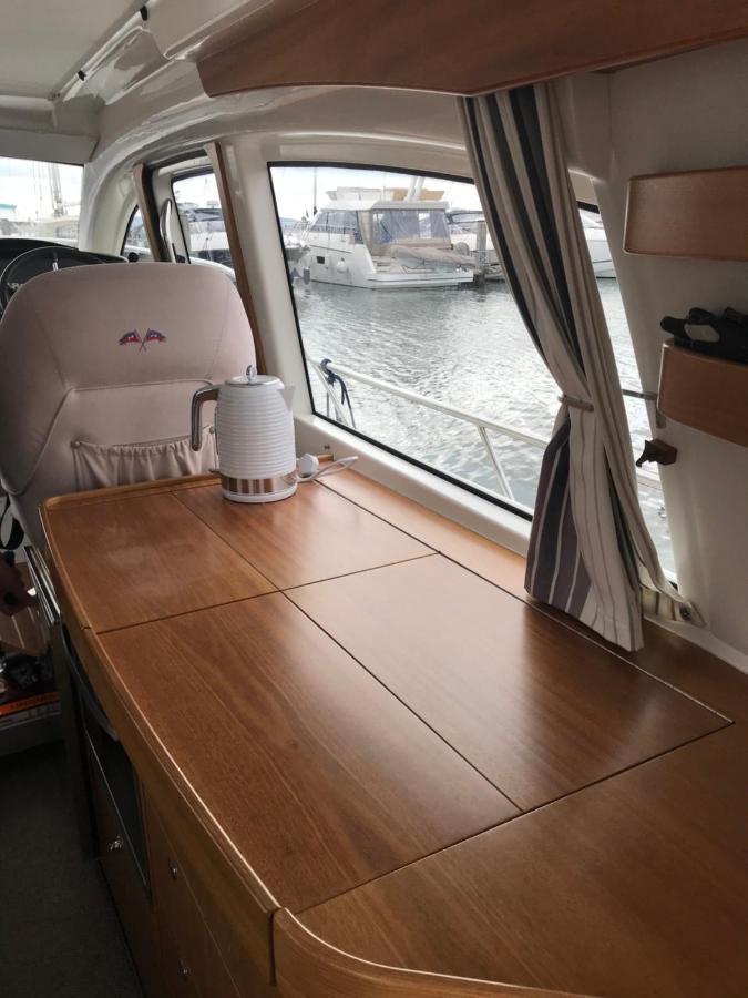 Hotel Adelphi B A Delightful 6 Berth Boat Lymington Exterior foto